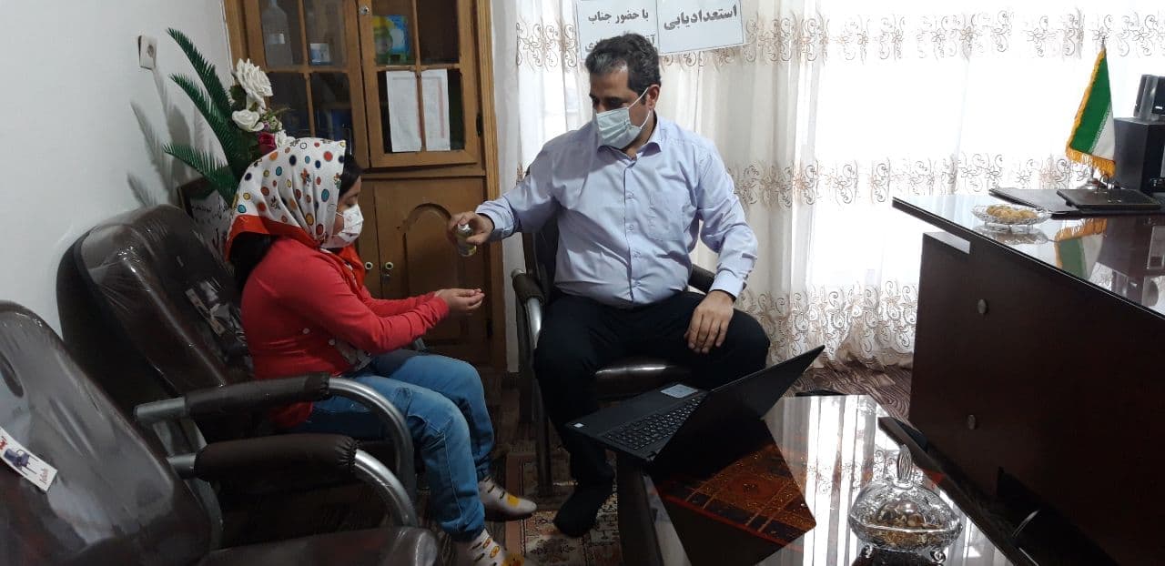 استعدادسنجی دانش آموزان برای اولین بار در دبستان غیردولتی شکوفه های نور توسط دکتر حسین هادی مدیر عامل انجمن روانشناسی امید فاخر مراغه